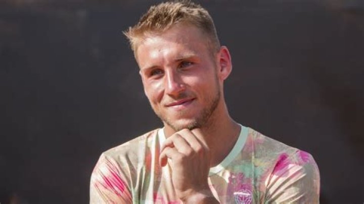 
Alex Molcan Height, Weight, Net Worth, Age, Birthday, Wikipedia, Who, Nationality, Biography 