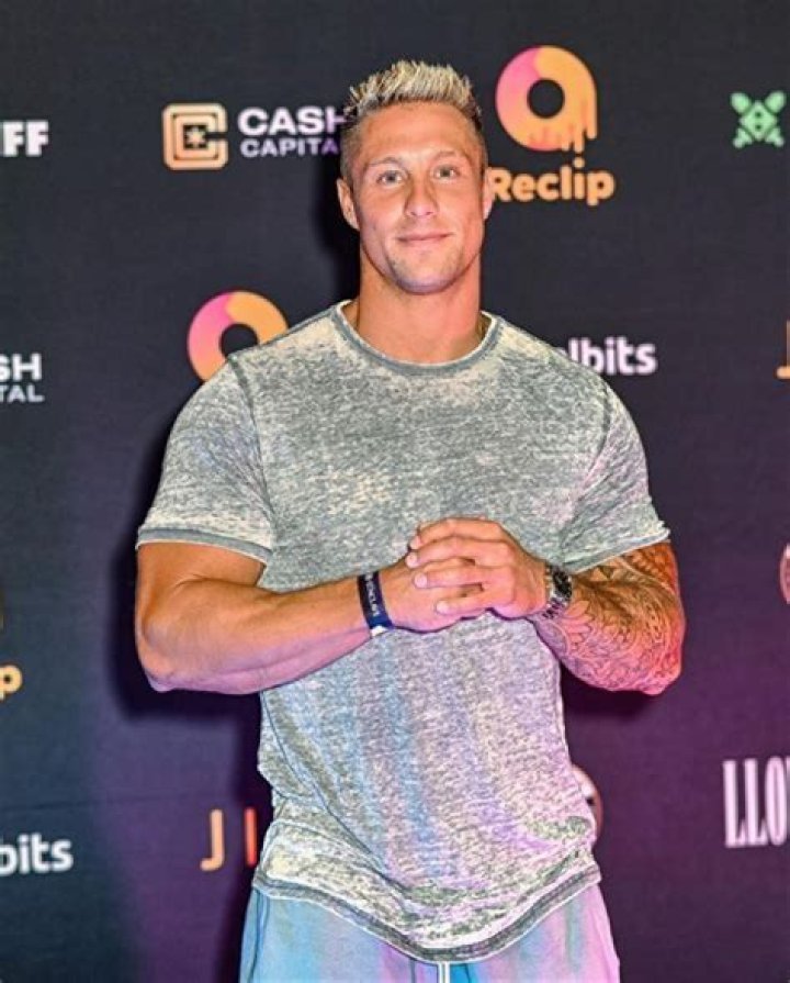 
Alex Stovall Height, Weight, Net Worth, Age, Birthday, Wikipedia, Who, Nationality, Biography 