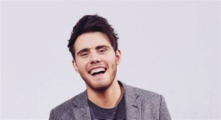 Alfie Deyes Height, Weight, Net Worth, Age, Birthday, Wikipedia, Who, Nationality, Biography