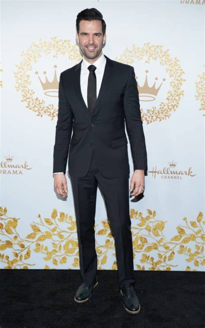Benjamin Ayres Height, Weight, Net Worth, Age, Birthday, Wikipedia, Who, Instagram, Biography
