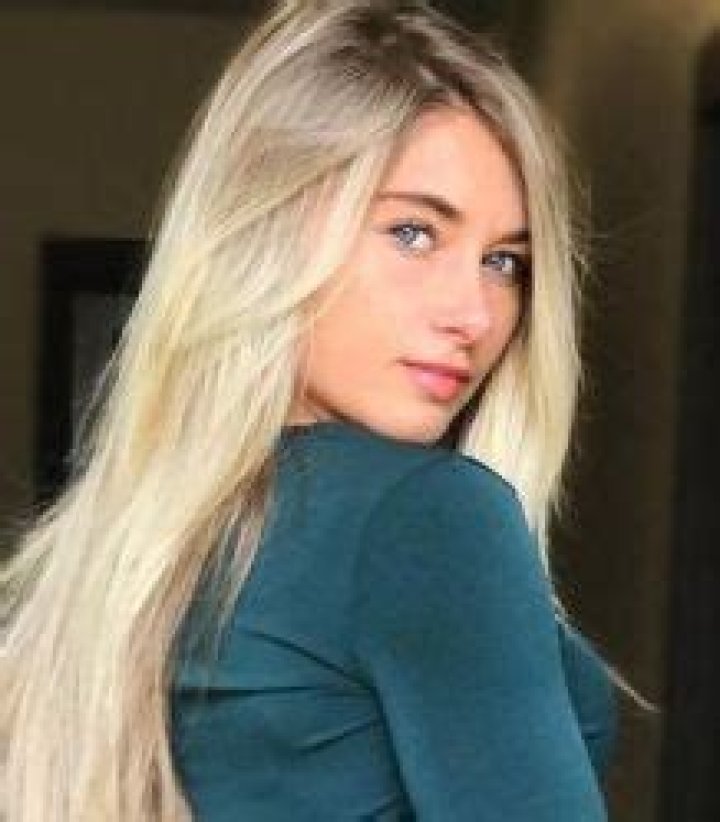Carriejune Anne Bowlby Height, Weight, Net Worth, Age, Birthday, Wikipedia, Who, Nationality, Biography