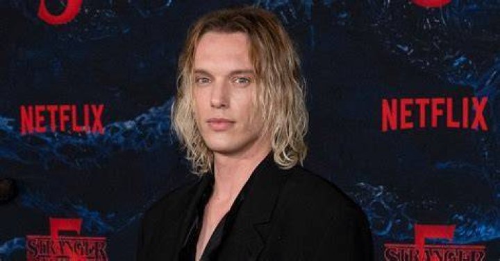 
Is Jamie Cambell Bower Gay? Get More Updates Here! 