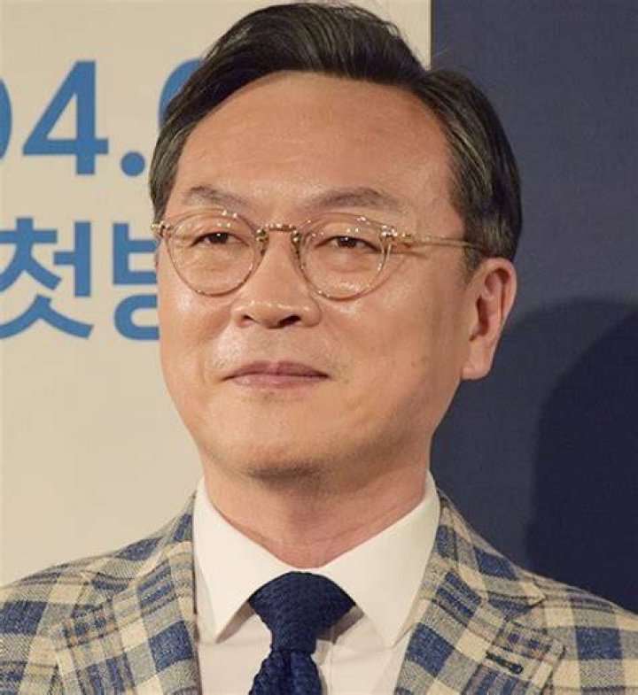 
Kim Eui-sung Height, Weight, Net Worth, Age, Birthday, Wikipedia, Who, Nationality, Biography 