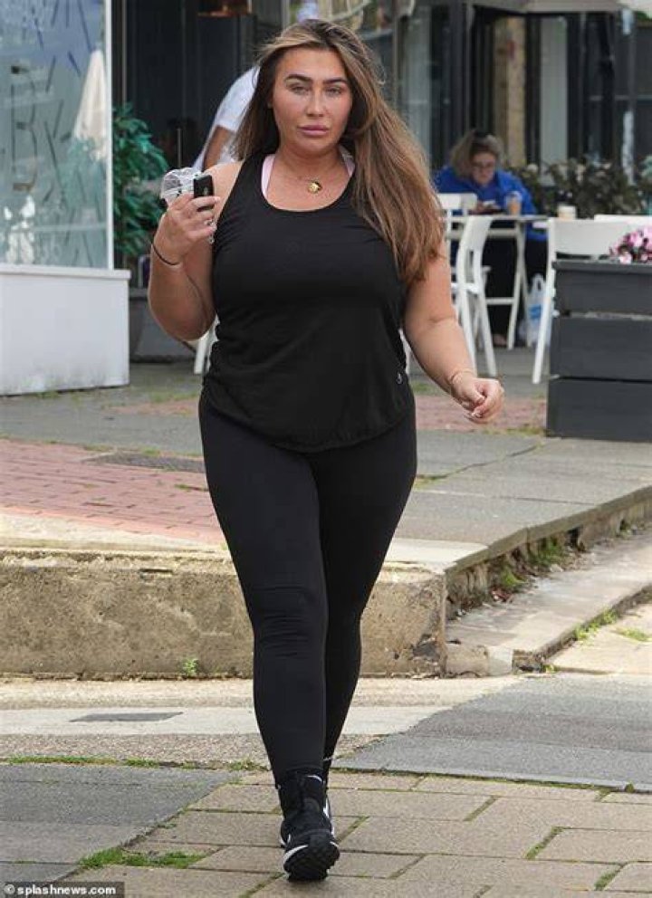 
Lauren Goodger Height, Weight, Net Worth, Age, Birthday, Wikipedia, Who, Nationality, Biography 