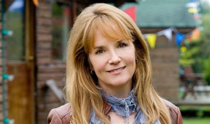 Lea Thompson Height, Weight, Net Worth, Age, Birthday, Wikipedia, Who, Nationality, Biography