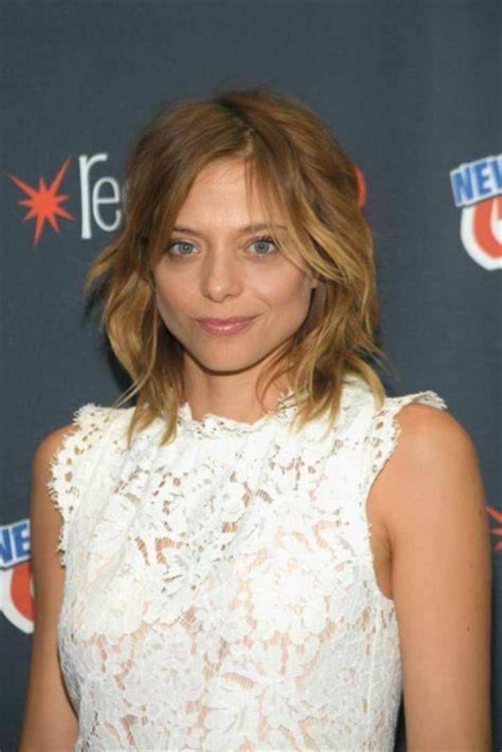 
Lizzie Acker Height, Weight, Net Worth, Age, Birthday, Wikipedia, Who, Nationality, Biography 