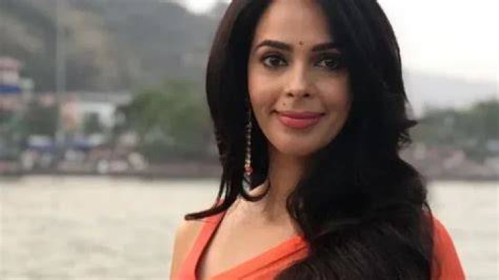Mallika Sherawat Height, Weight, Net Worth, Age, Birthday, Wikipedia, Who, Instagram, Biography