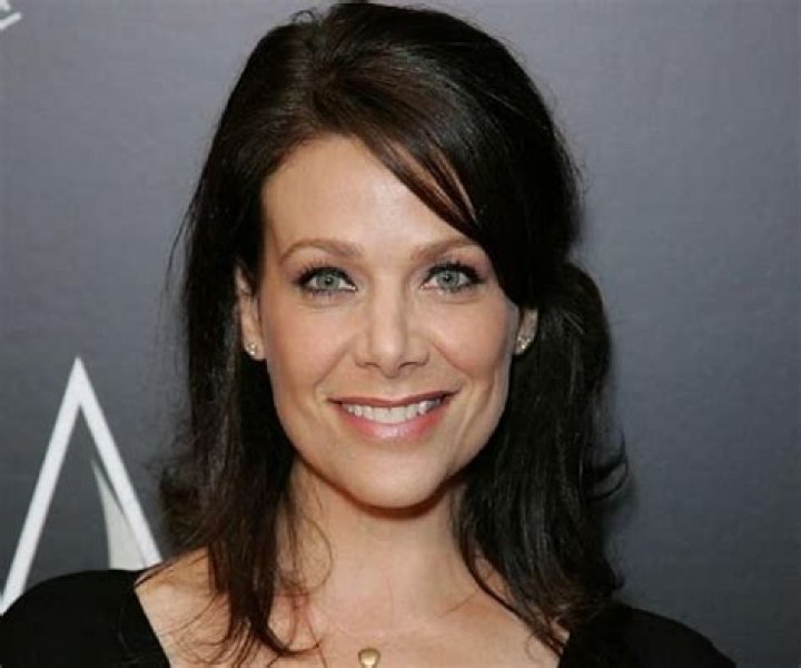 
Meredith Salenger Height, Weight, Net Worth, Age, Birthday, Wikipedia, Who, Nationality, Biography 