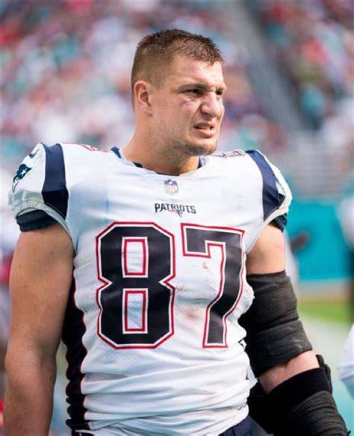 
Viktor Pesta Height, Weight, Net Worth, Age, Birthday, Wikipedia, Who, Nationality, Biography 