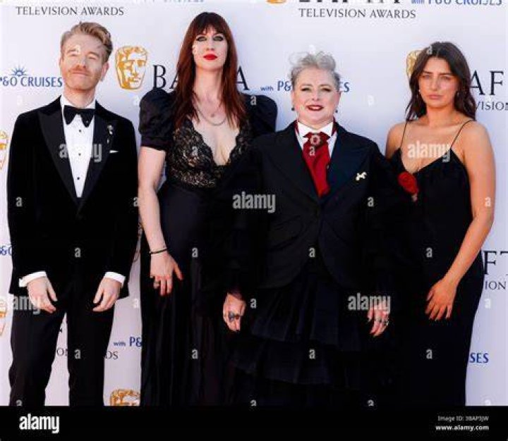 What Happened To Siobhan Mcsweeney Teeth? Everything About Holding Cast