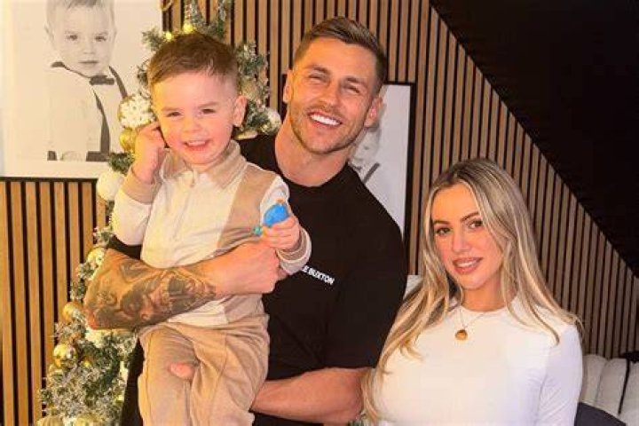 
Who are Holly Hagan Parents? Holly Hagan Biography, Parents Name and More 