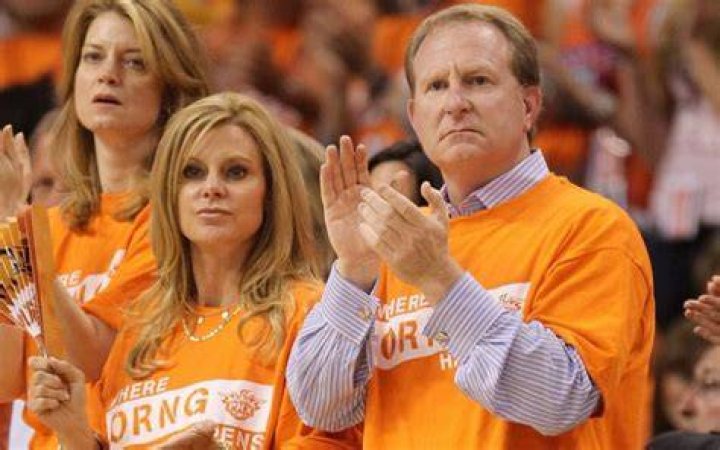 
Who is Robert Sarver Wife? 