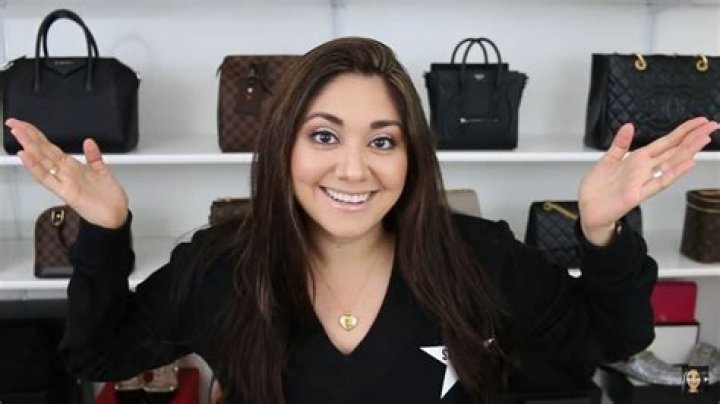 
Who is Youtuber, Minks4All? Wiki Bio, Age, Height, Husband, Net Worth 